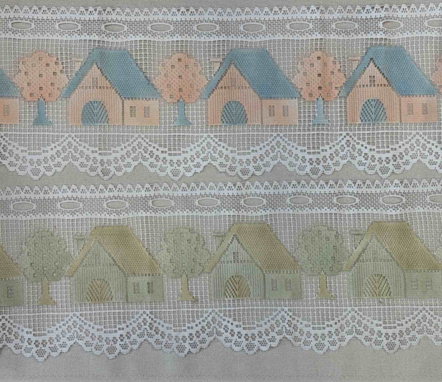 Δαντελοχωριό- Κουρτινάκι Λαμπρικέν Διπλής Όψης