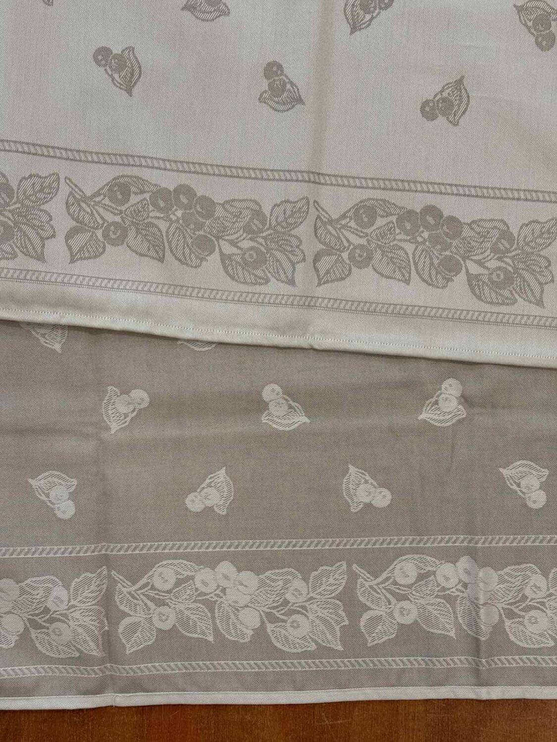 Κεράσια Λινό Τραπεζομάντηλο Κεντημένο (-30% ΠΡΟΣΦΟΡΑ) - Image 2