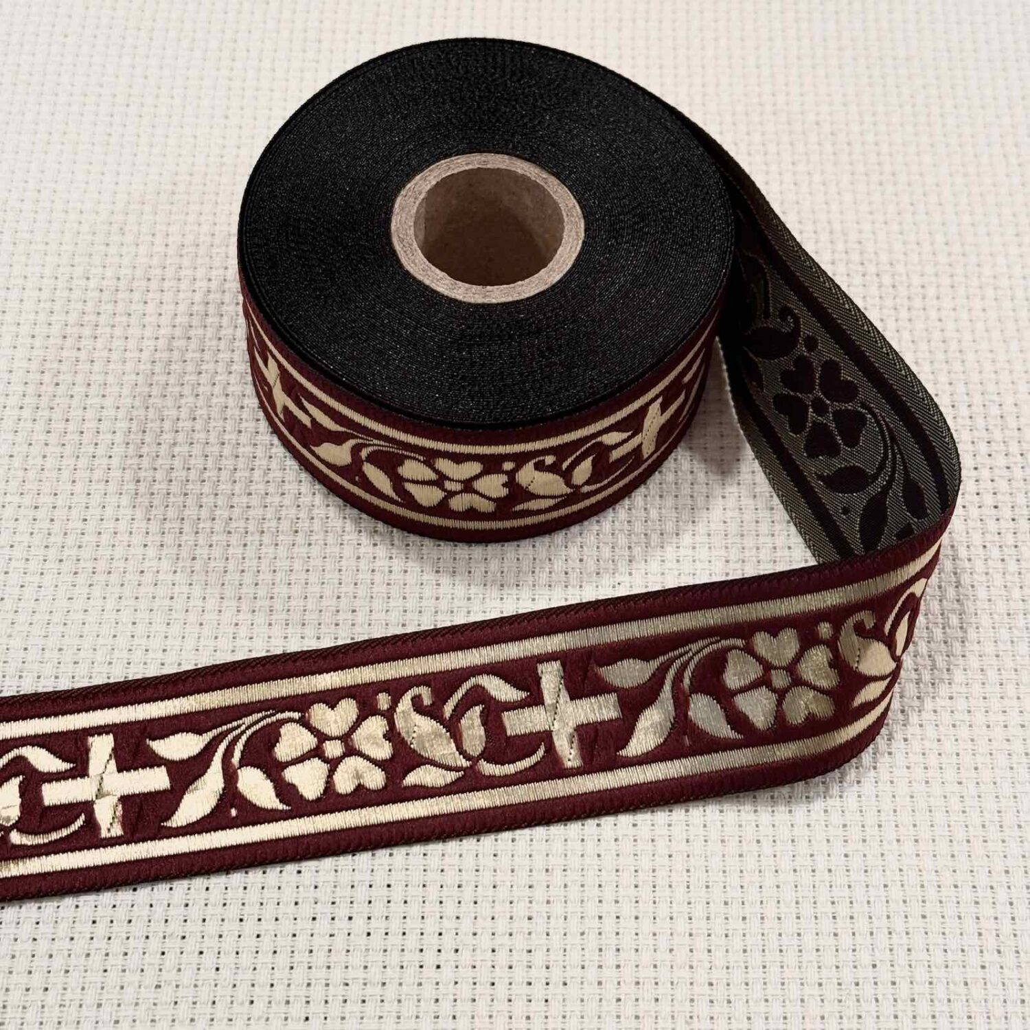 35159 Τρέσα Βελονιά Μπορντό με Χρυσό Ανάγλυφο Σχέδιο